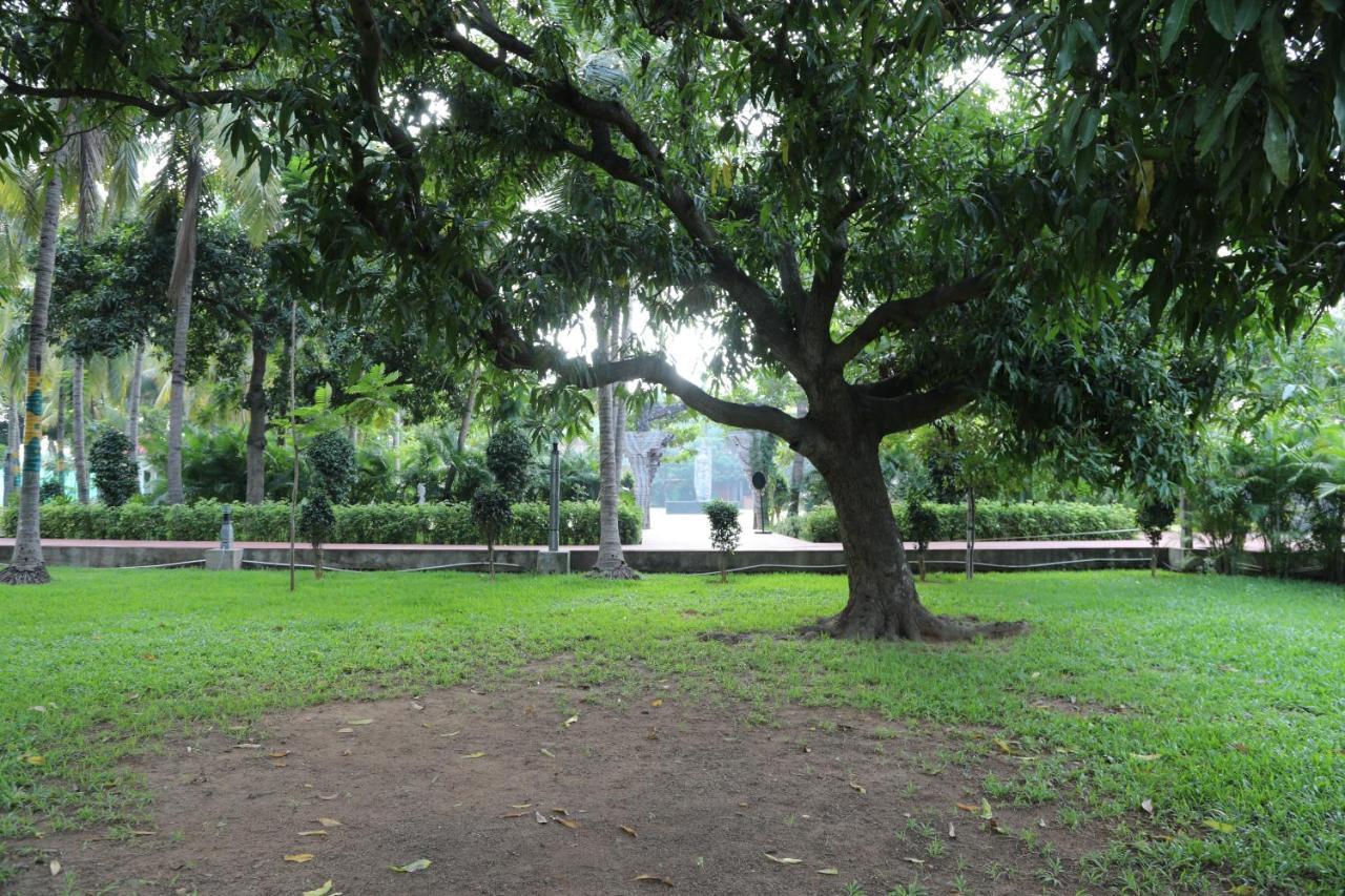 Celebrity Resort Chennai Tambaram Exterior foto