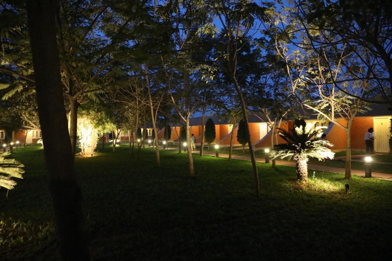 Celebrity Resort Chennai Tambaram Exterior foto