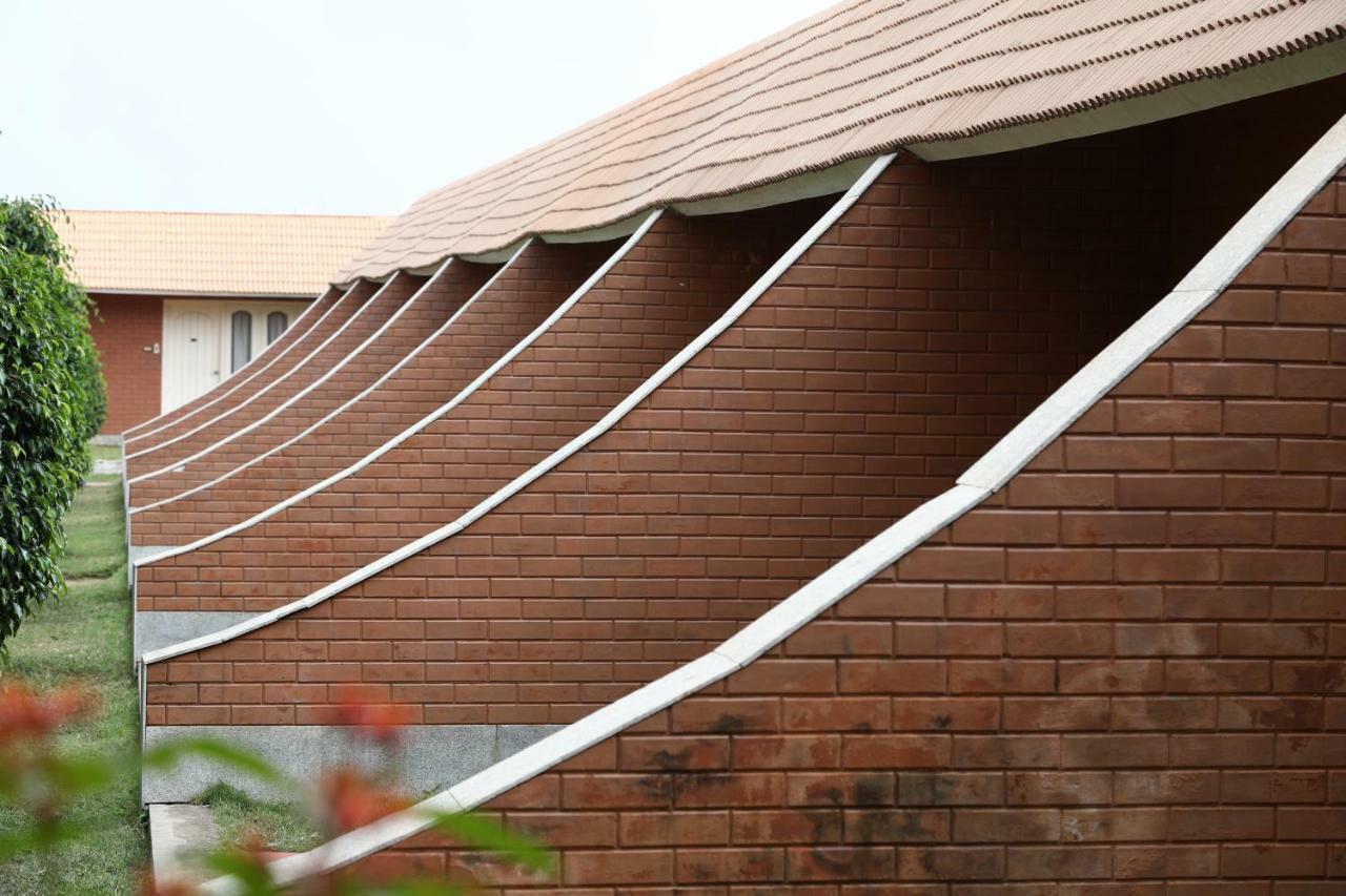 Celebrity Resort Chennai Tambaram Exterior foto