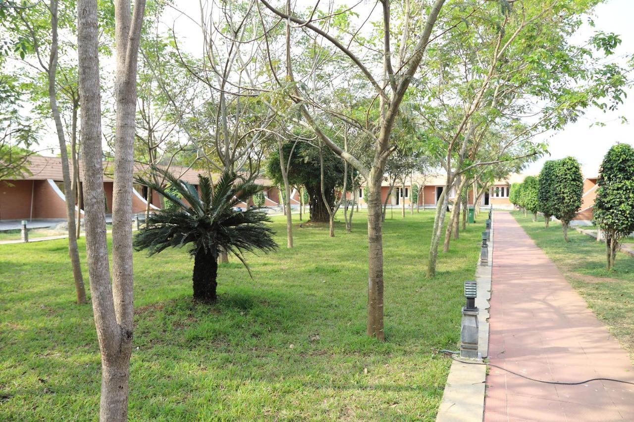 Celebrity Resort Chennai Tambaram Exterior foto